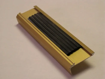 Вставка противоскользящая ПВХ 28мм Вставка противоскользящая ПВХ 28мм